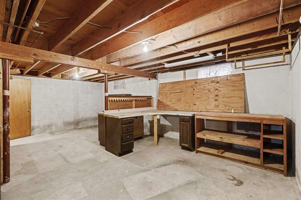 5 Bedroom Single Family Home/House's Image 27
