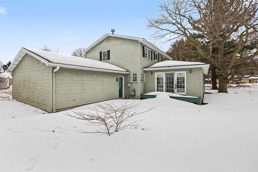 5 Bedroom Single Family Home/House's Image 34