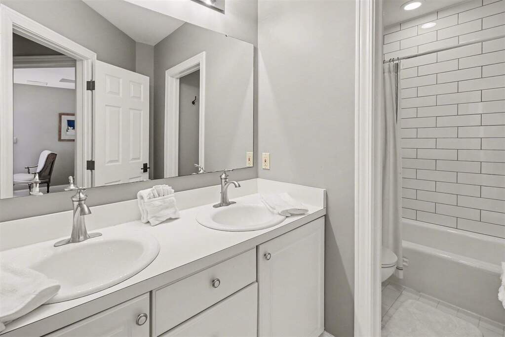 4 Bedroom Single Family Home/House's Image 31