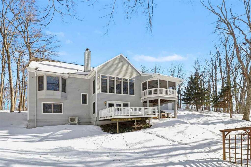 4 Bedroom Single Family Home/House's Image 3