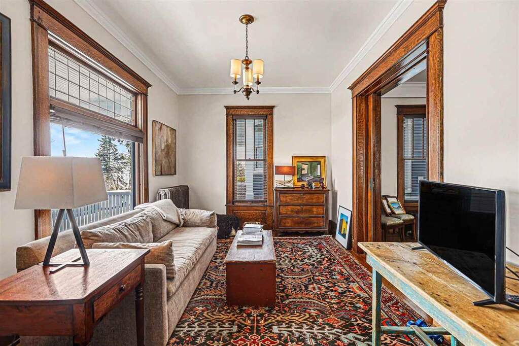 4 Bedroom Single Family Home/House's Image 7