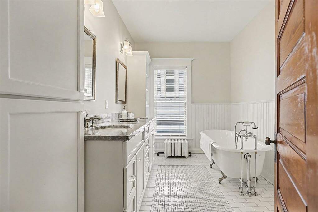 4 Bedroom Single Family Home/House's Image 36