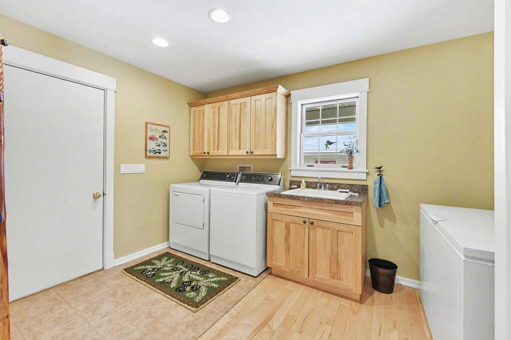 3 Bedroom Single Family Home/House's Image 38