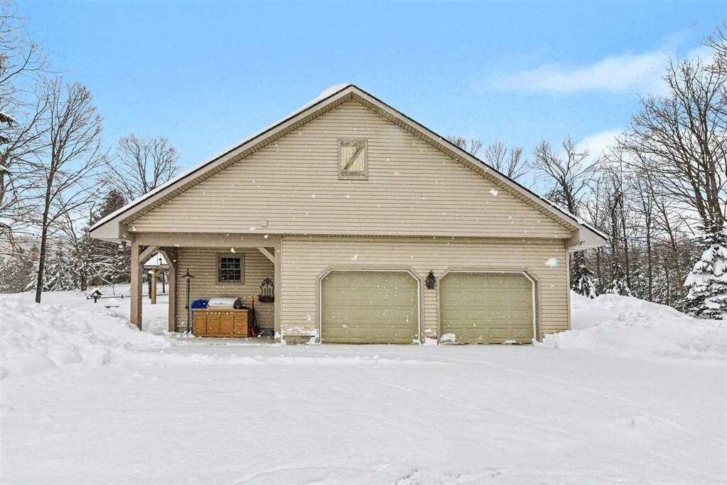 3 Bedroom Single Family Home/House's Image 42