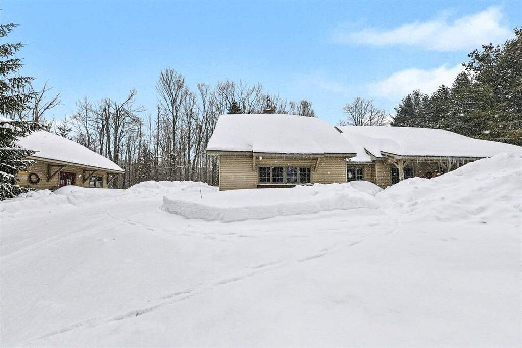 3 Bedroom Single Family Home/House's Image 46