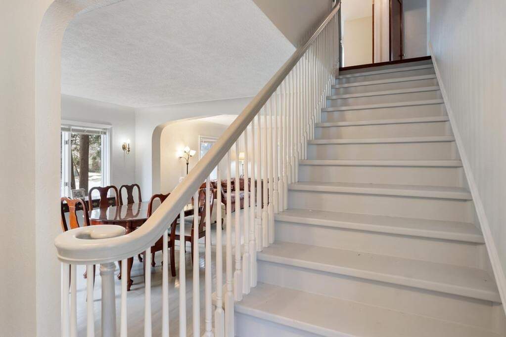 6 Bedroom Single Family Home/House's Image 17