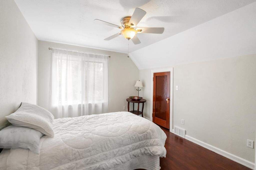 6 Bedroom Single Family Home/House's Image 31