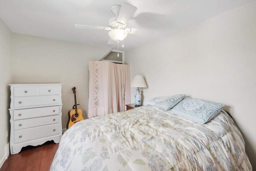 6 Bedroom Single Family Home/House's Image 35