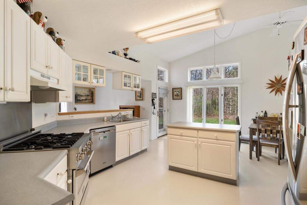 3 Bedroom Single Family Home/House's Image 8