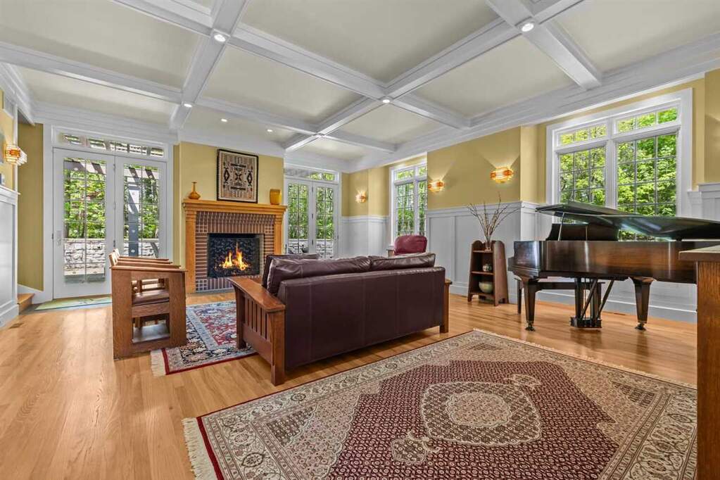5 Bedroom Single Family Home/House's Image 9