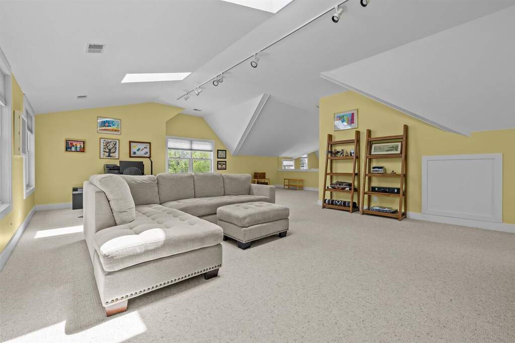 5 Bedroom Single Family Home/House's Image 26