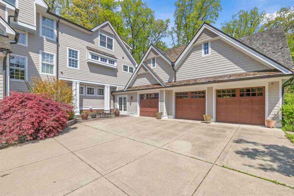 5 Bedroom Single Family Home/House's Image 36