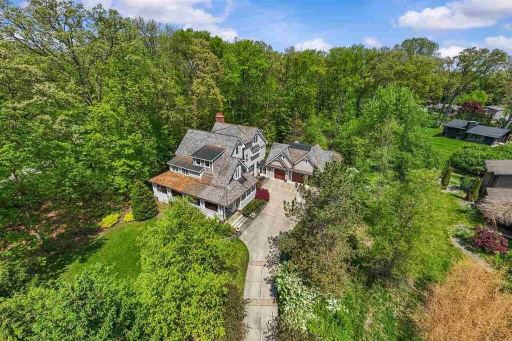 5 Bedroom Single Family Home/House's Image 39