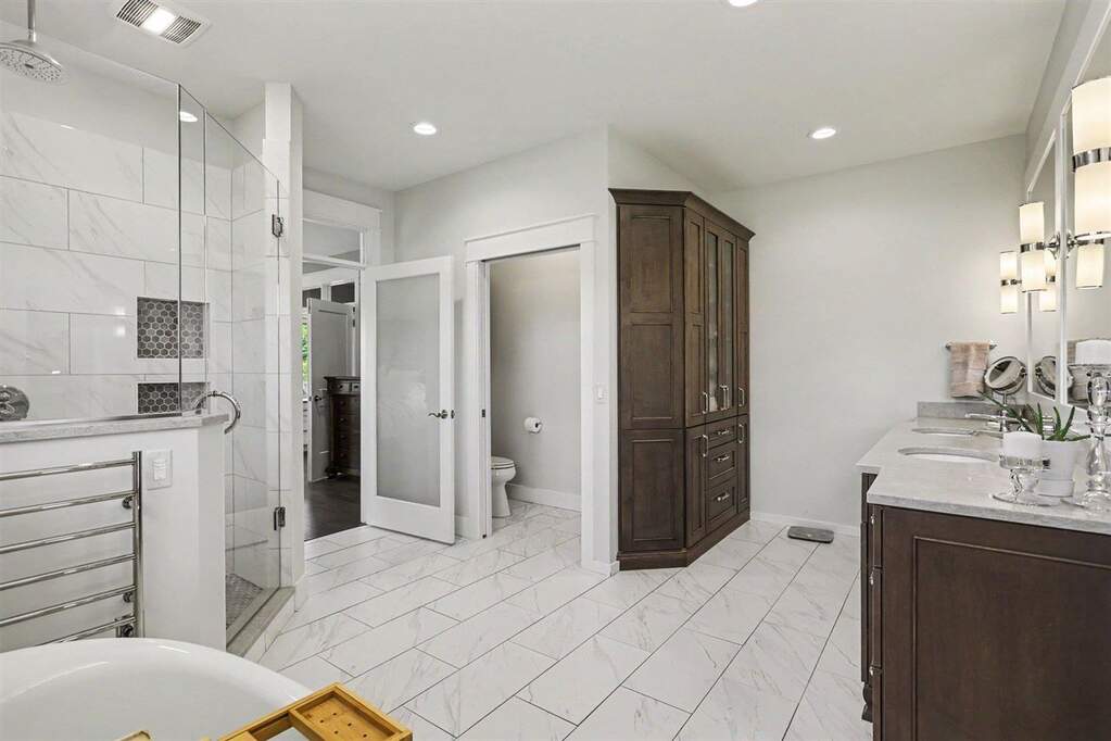 4 Bedroom Single Family Home/House's Image 25