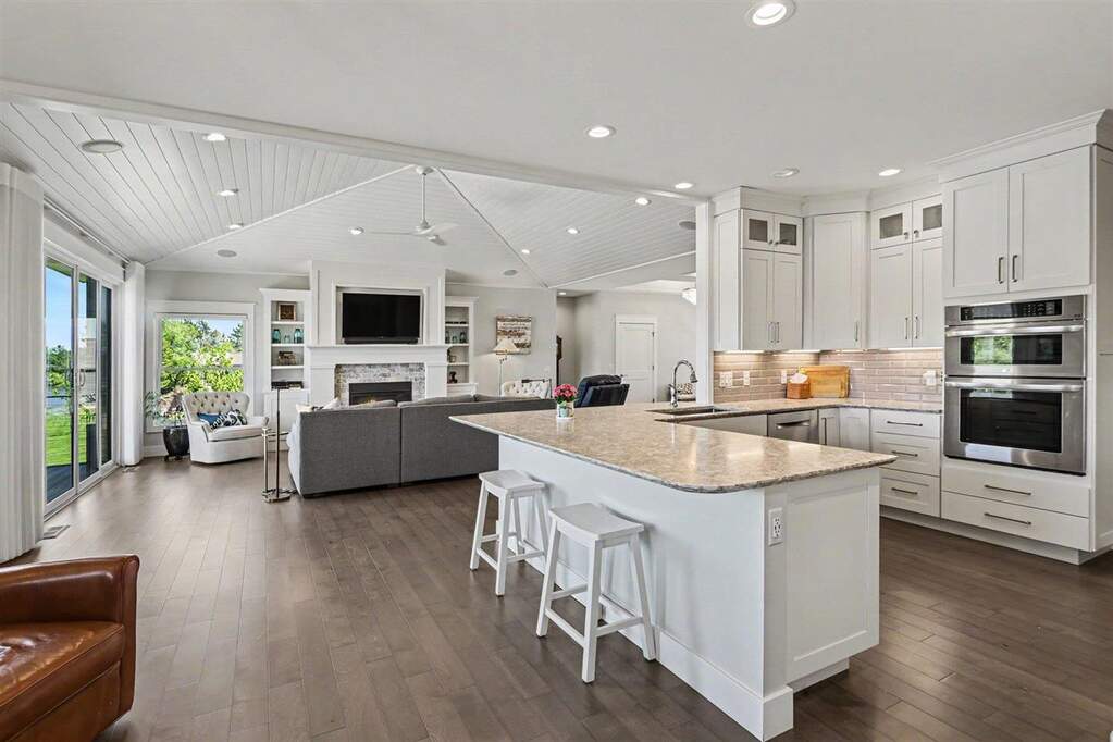 4 Bedroom Single Family Home/House's Image 3