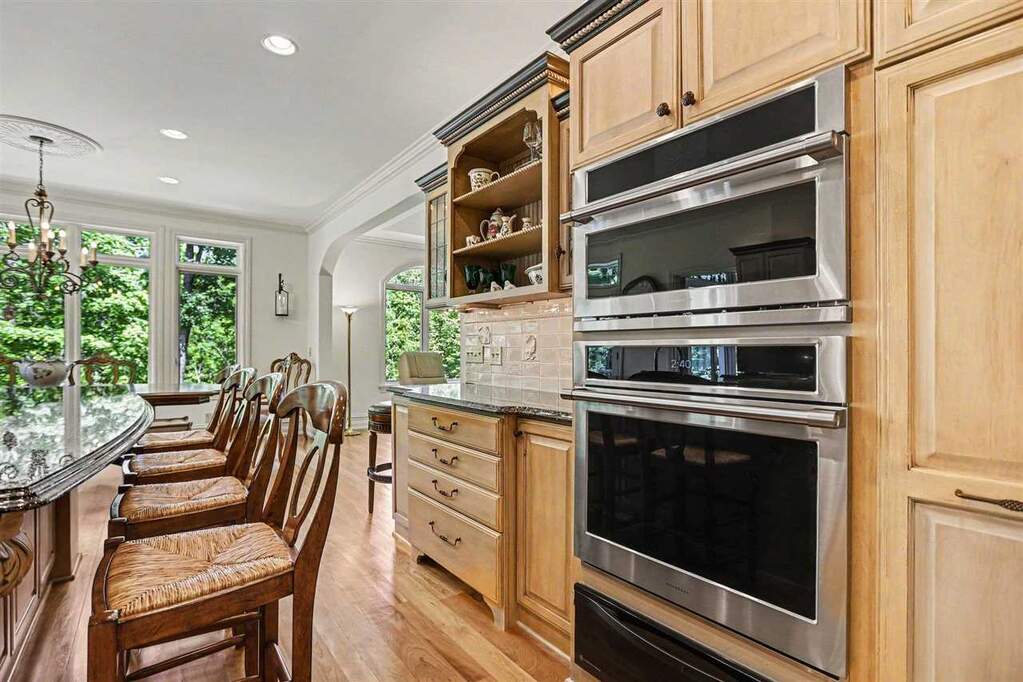 4 Bedroom Single Family Home/House's Image 7