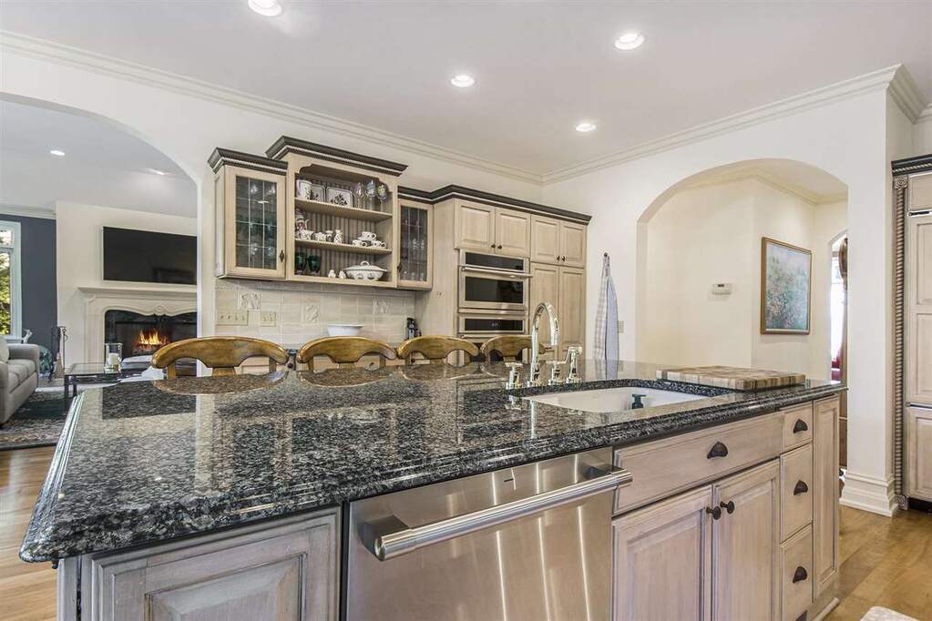 4 Bedroom Single Family Home/House's Image 8