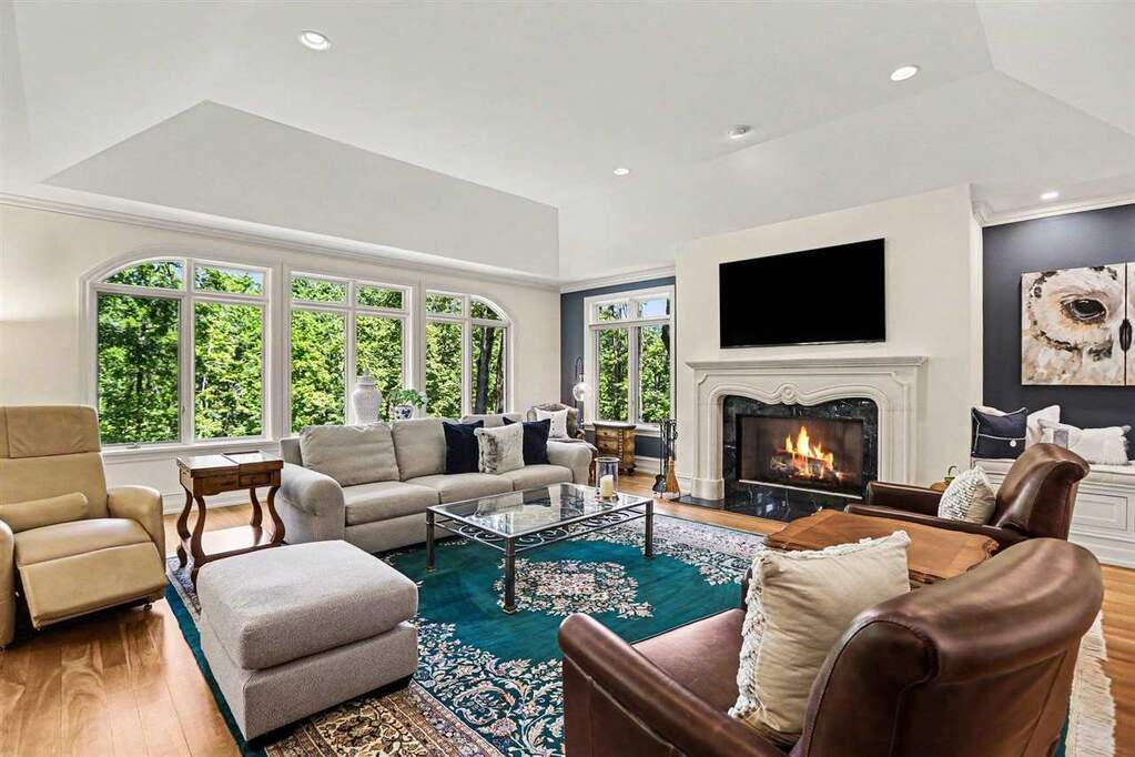 4 Bedroom Single Family Home/House's Image 3