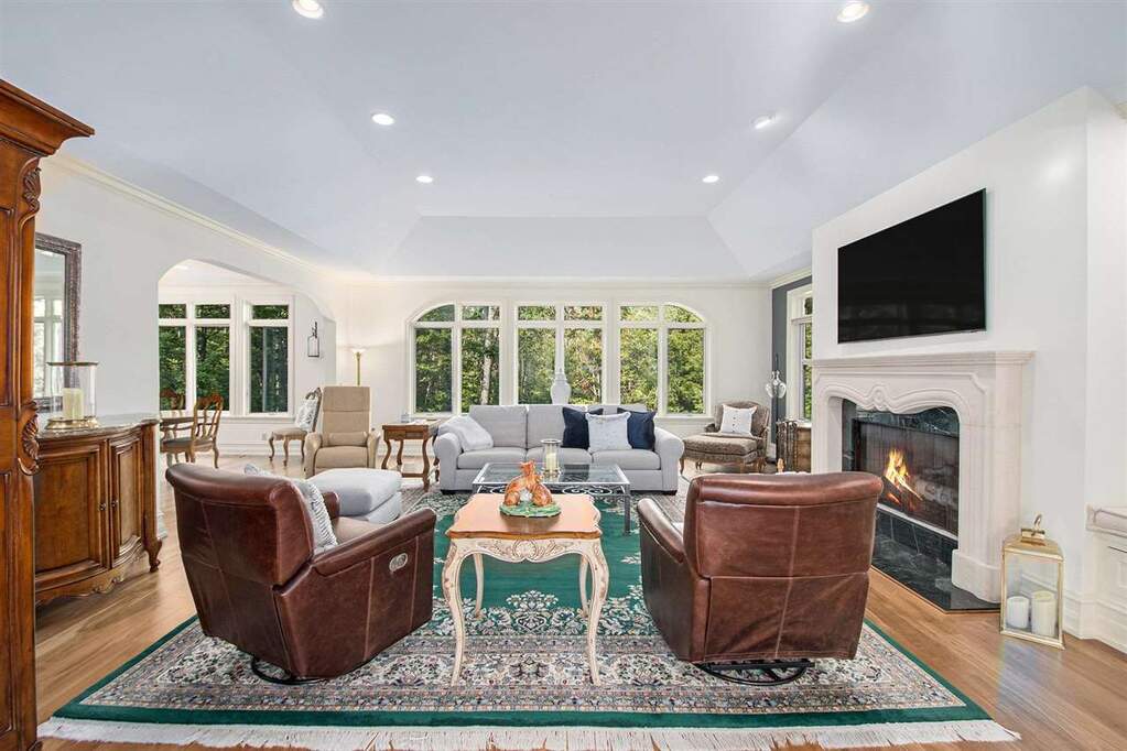4 Bedroom Single Family Home/House's Image 4