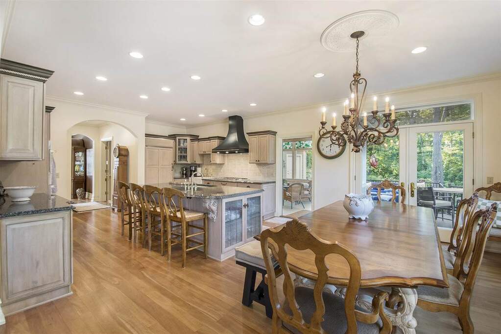 4 Bedroom Single Family Home/House's Image 5