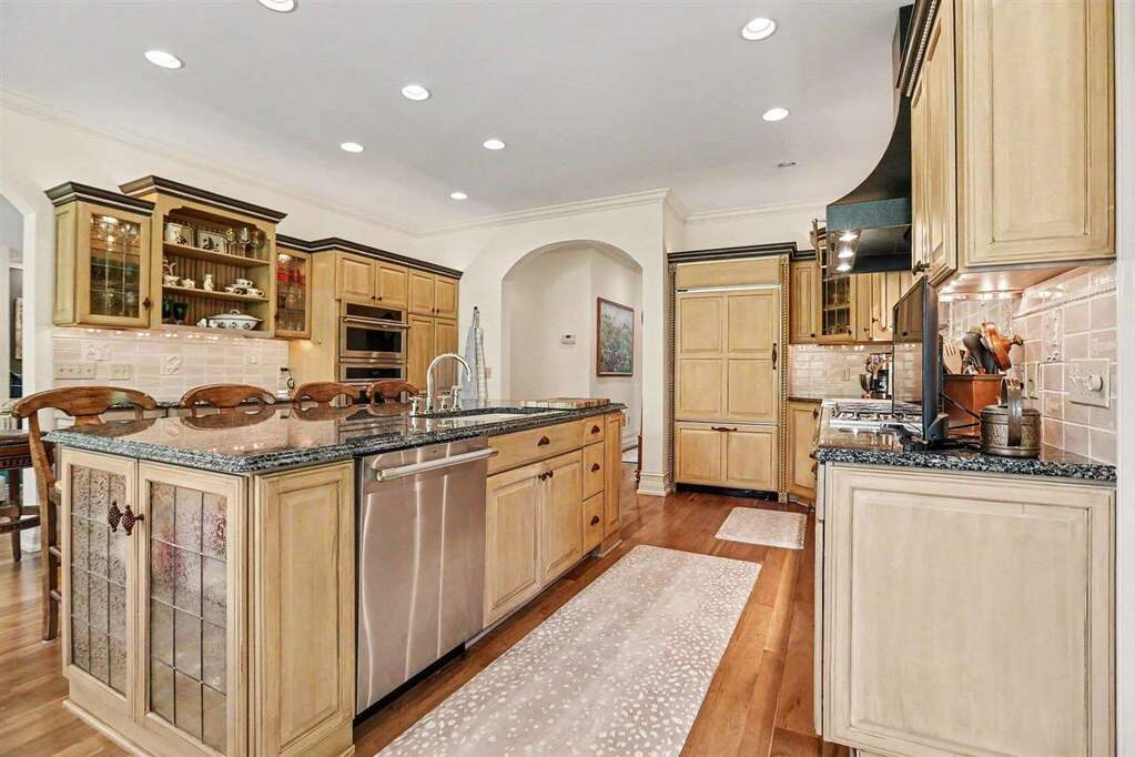4 Bedroom Single Family Home/House's Image 6