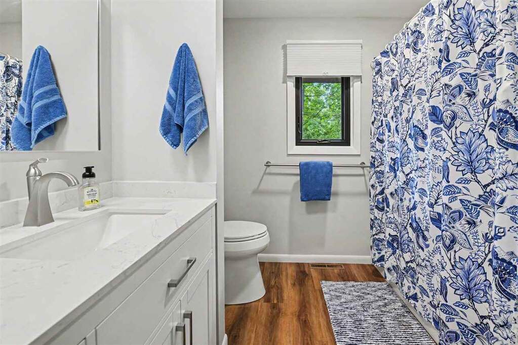 4 Bedroom Single Family Home/House's Image 9