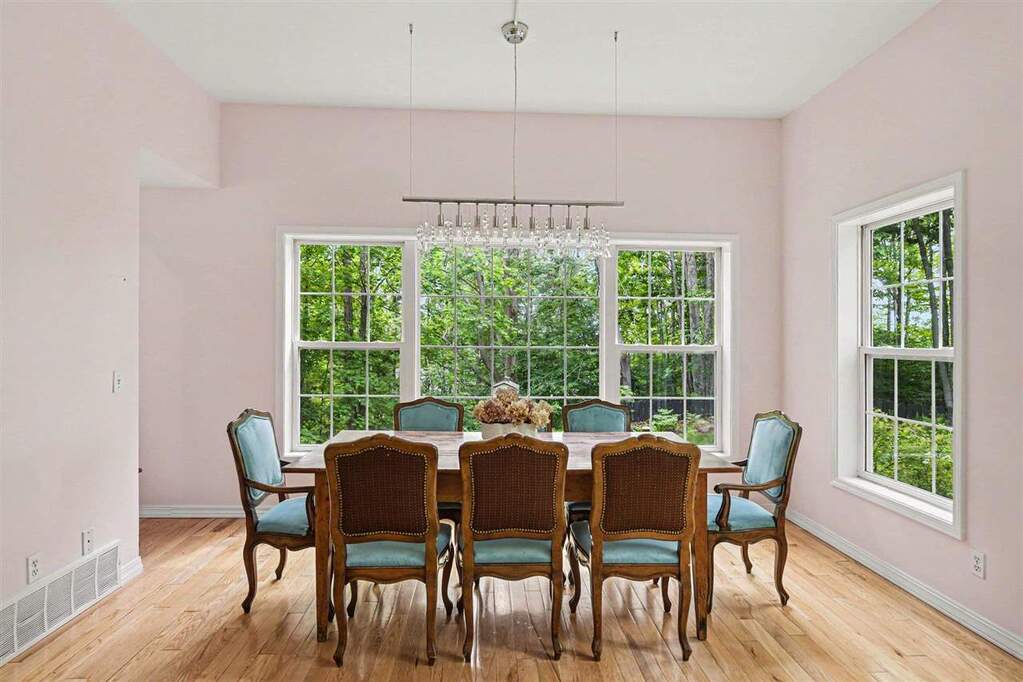 4 Bedroom Single Family Home/House's Image 7