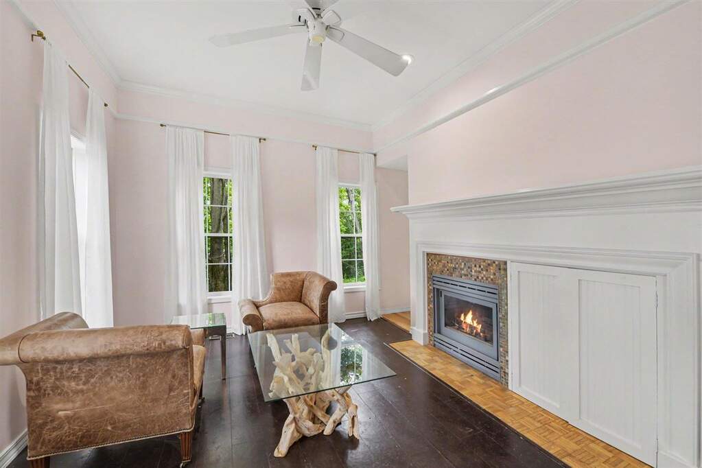4 Bedroom Single Family Home/House's Image 8