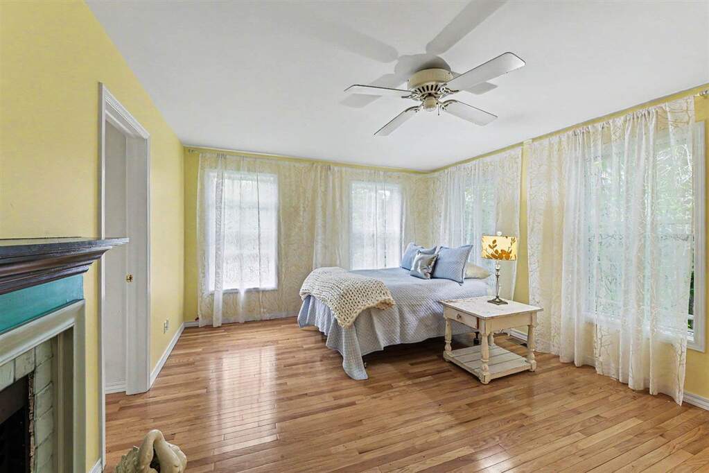 4 Bedroom Single Family Home/House's Image 12
