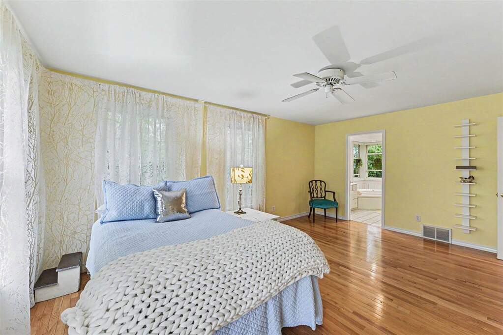 4 Bedroom Single Family Home/House's Image 13
