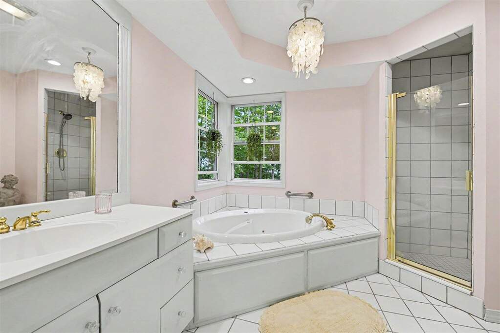 4 Bedroom Single Family Home/House's Image 14