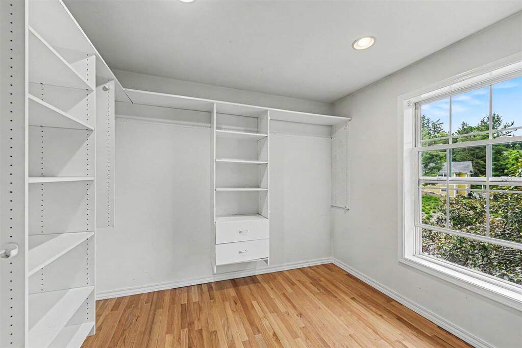 4 Bedroom Single Family Home/House's Image 16