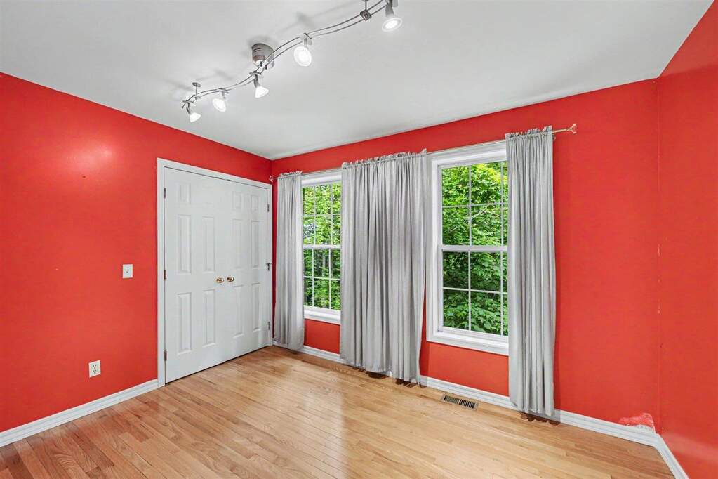 4 Bedroom Single Family Home/House's Image 18