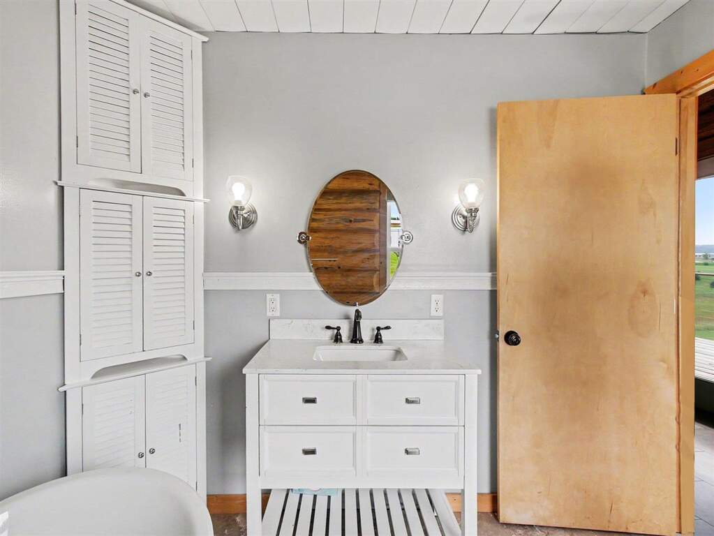2 Bedroom Single Family Home/House's Image 8