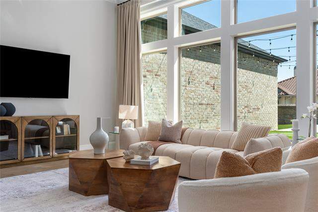 6 Bedroom Single Family Home/House's Image 7