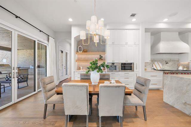 6 Bedroom Single Family Home/House's Image 8