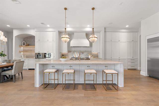 6 Bedroom Single Family Home/House's Image 11