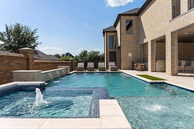 6 Bedroom Single Family Home/House's Image 17