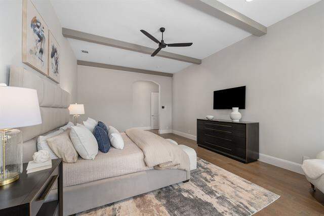 6 Bedroom Single Family Home/House's Image 21