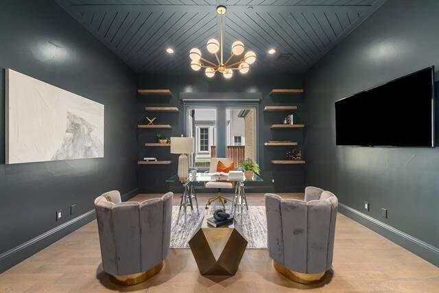 6 Bedroom Single Family Home/House's Image 4
