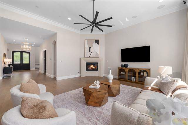 6 Bedroom Single Family Home/House's Image 5
