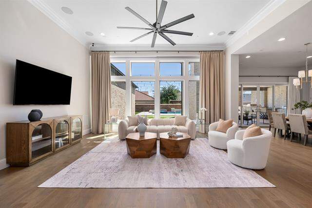 6 Bedroom Single Family Home/House's Image 6