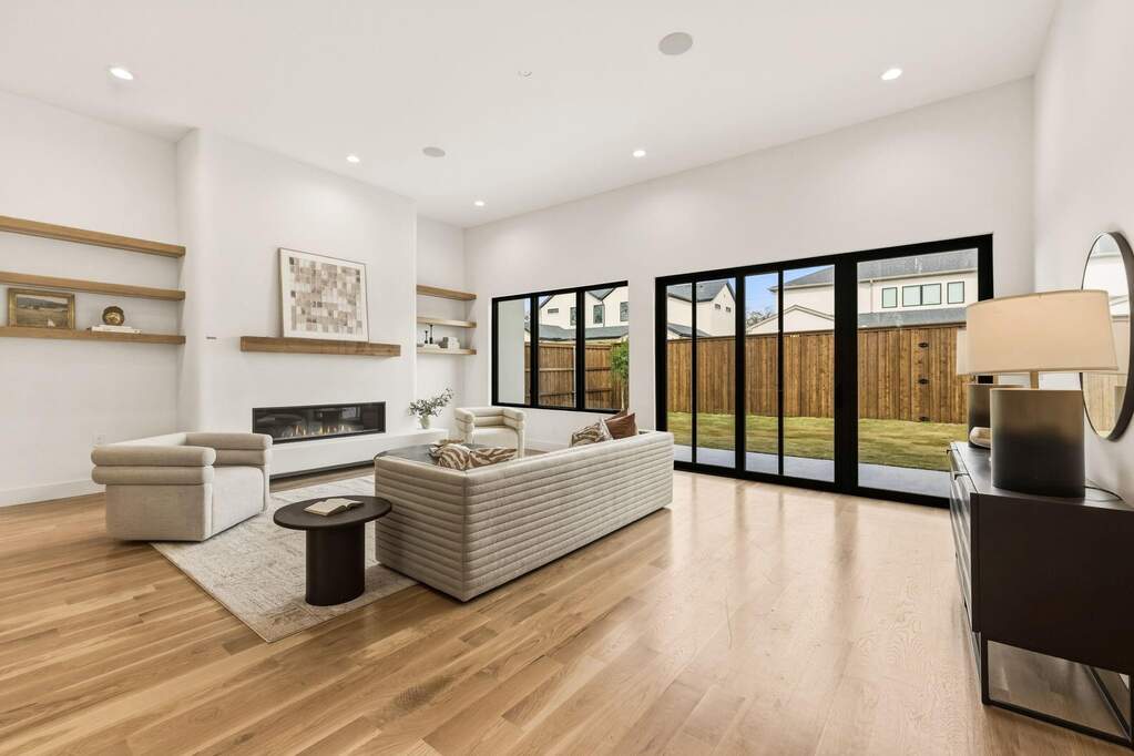 5 Bedroom Single Family Home/House's Image 8