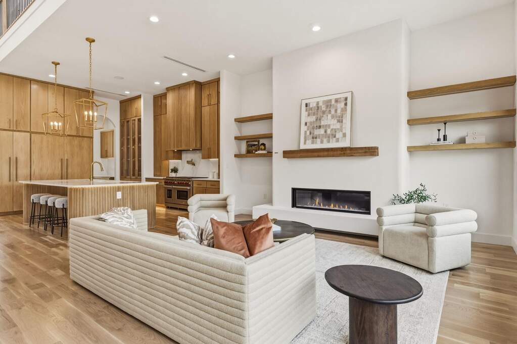 5 Bedroom Single Family Home/House's Image 10