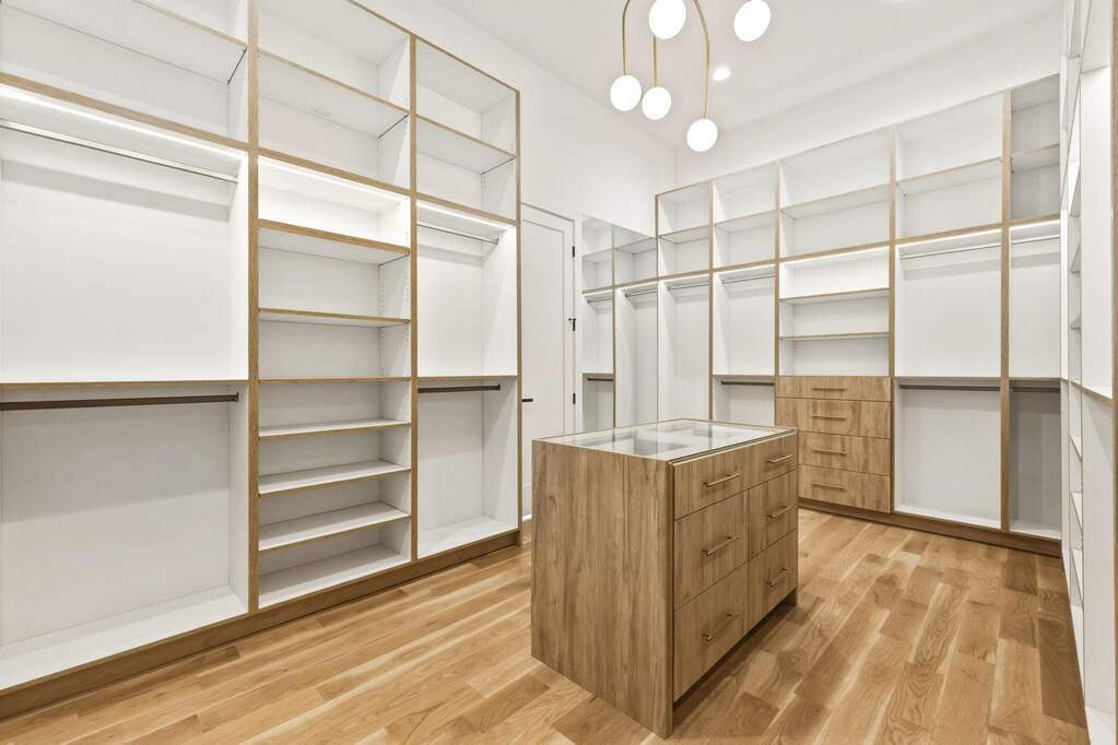 5 Bedroom Single Family Home/House's Image 17