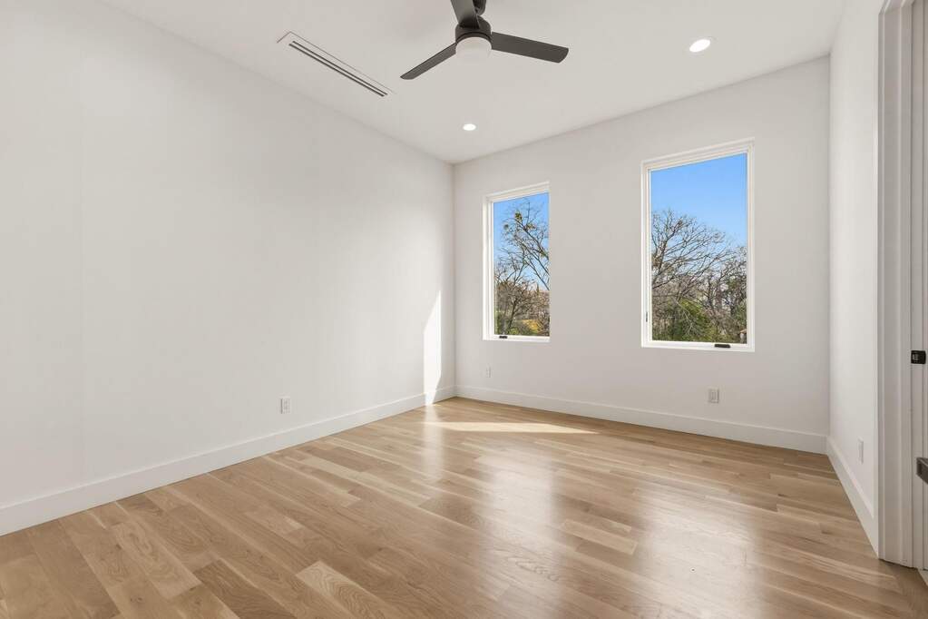 5 Bedroom Single Family Home/House's Image 21