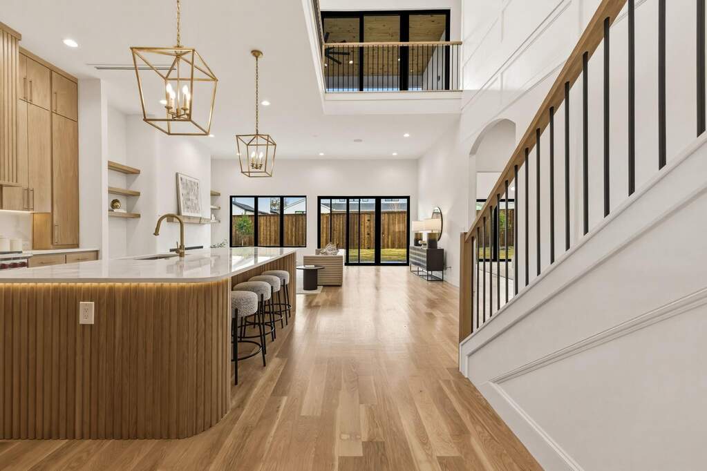 5 Bedroom Single Family Home/House's Image 4