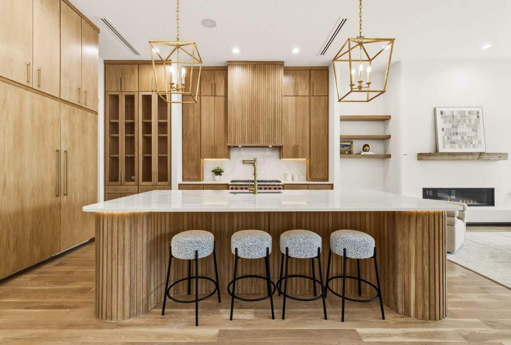 5 Bedroom Single Family Home/House's Image 5