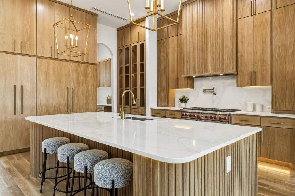 5 Bedroom Single Family Home/House's Image 6