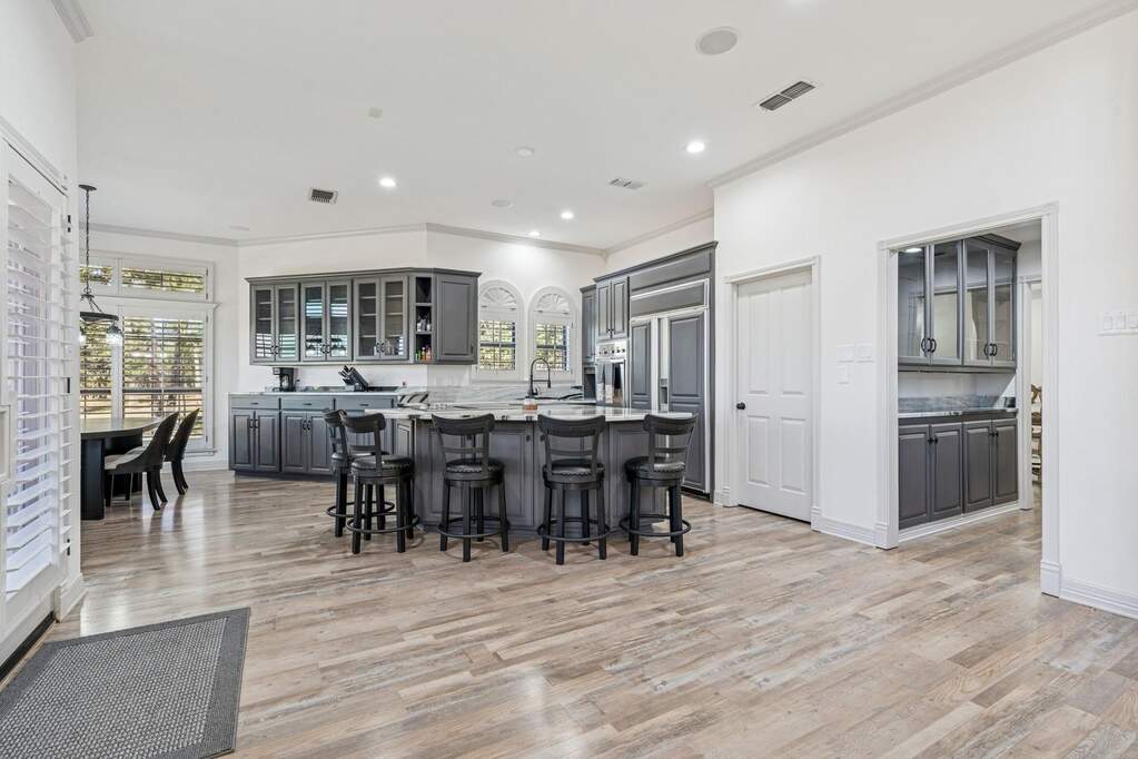 4 Bedroom Single Family Home/House's Image 9